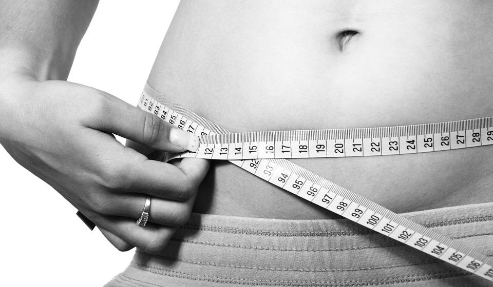 Cómo reducir cintura: la dieta y los ejercicios definitivos para mujer